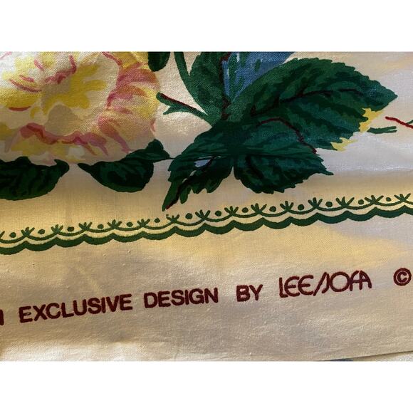 Lee Jofa "Floral Bouquet and Border" fabric flowers  swatch light weight 40” - Picture 5 of 7